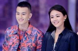 两个人讲吃瓜娱乐圈